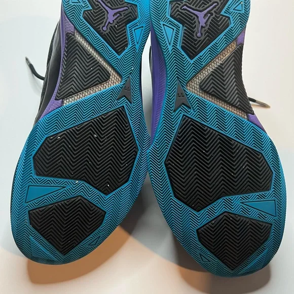 Air Jordan CP3 Kobe Grape Size 11 Dropping in store tomorrow 10am Kobe 3 Low Protro Pink  main image 4